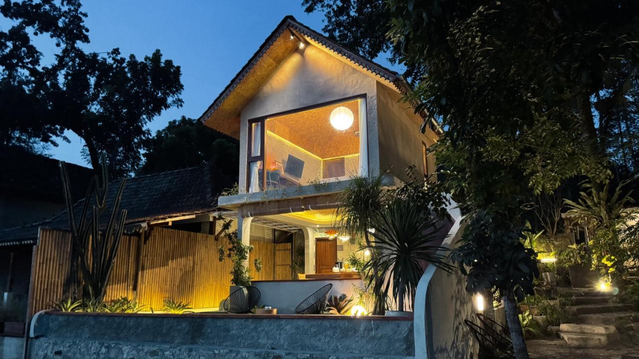 Villa with Garden View