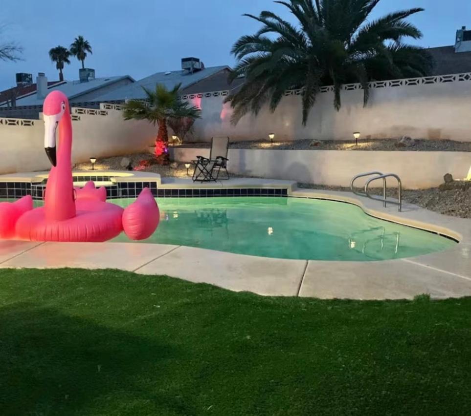 2300FT VEGAS HOUSE 4 BEDROOm - B&B