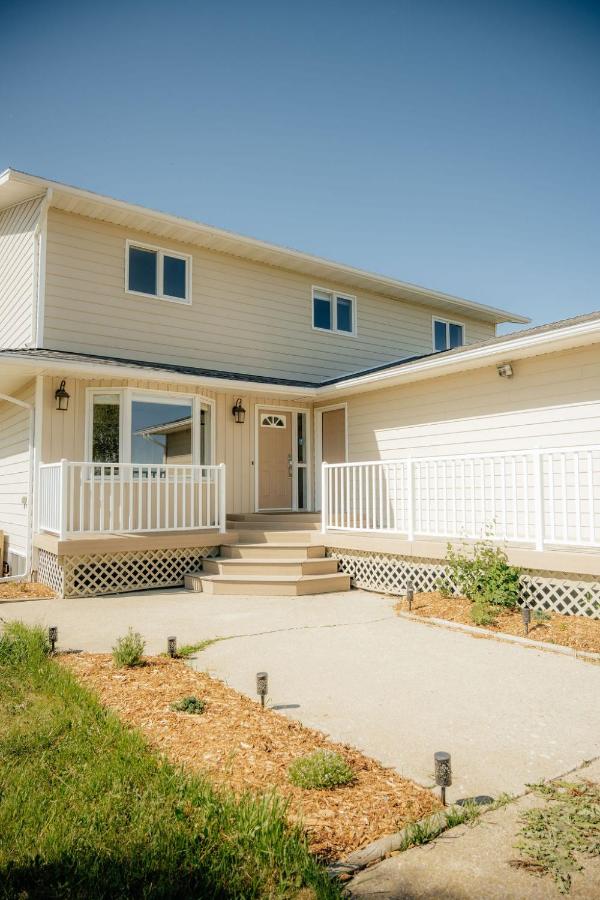 Hot-tub, Games Room, Walk-in Sauna, 7 BM, 15 mins to Waterton - B&B Mountain View
