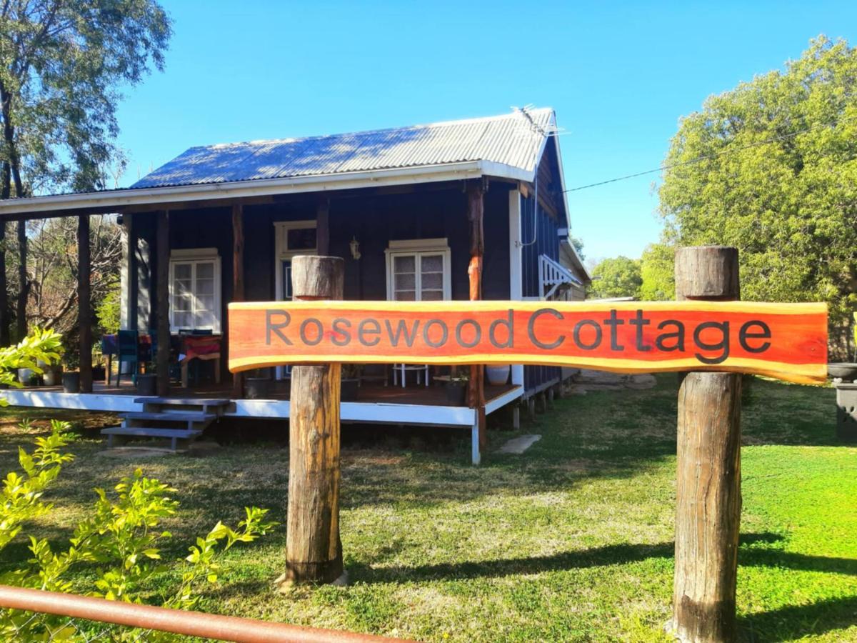 Rosewood Cottage -Entire 2 bedroom home with Netflix & WiFi - B&B Tambo