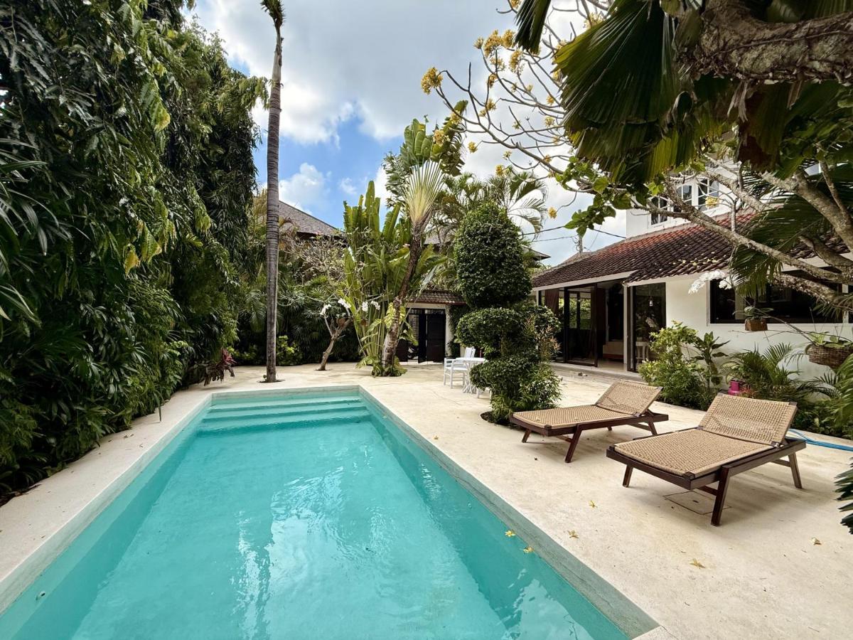 White Orchid Villa Seminyak - B&B