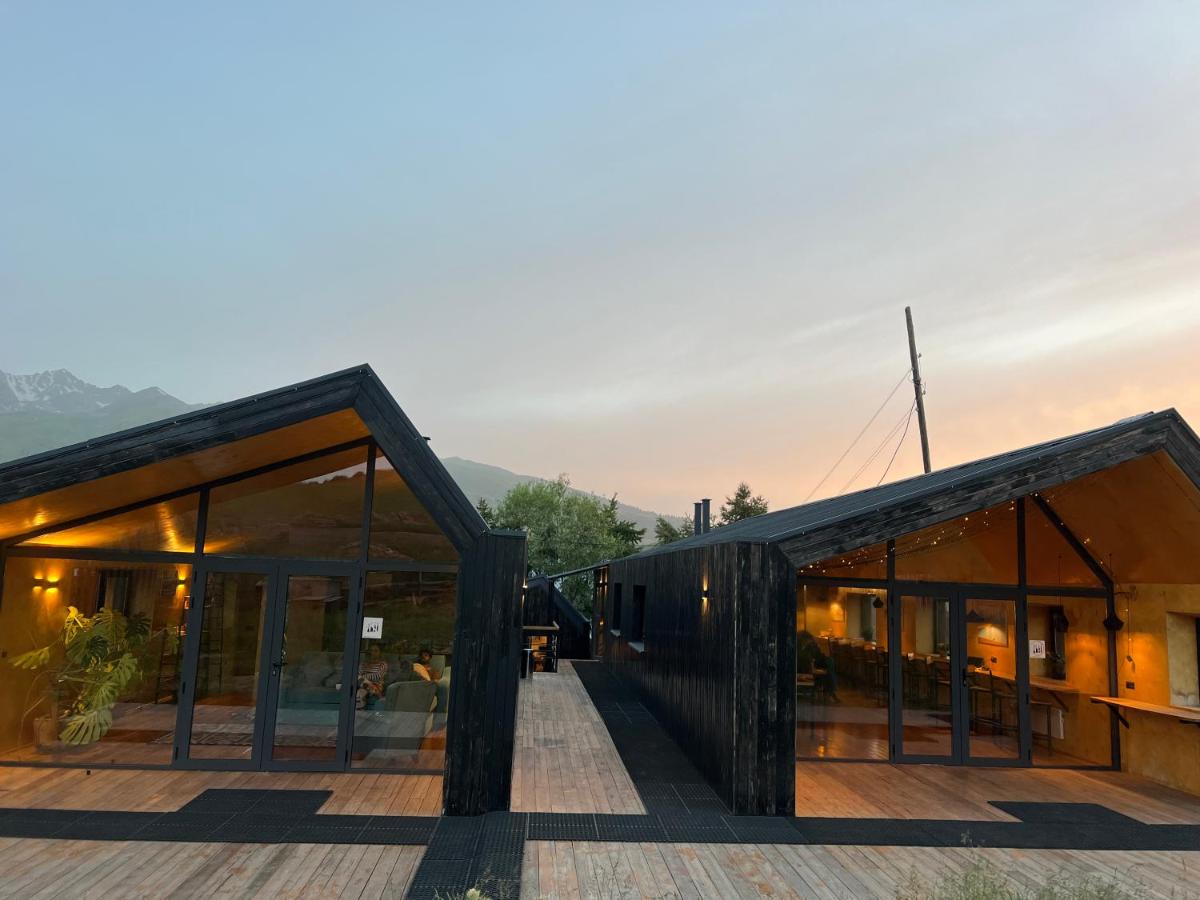 Standard Twin Room with Mountain View