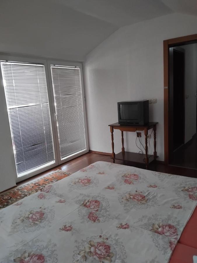 Engin Rooms 2 - Ferienwohnung Struga