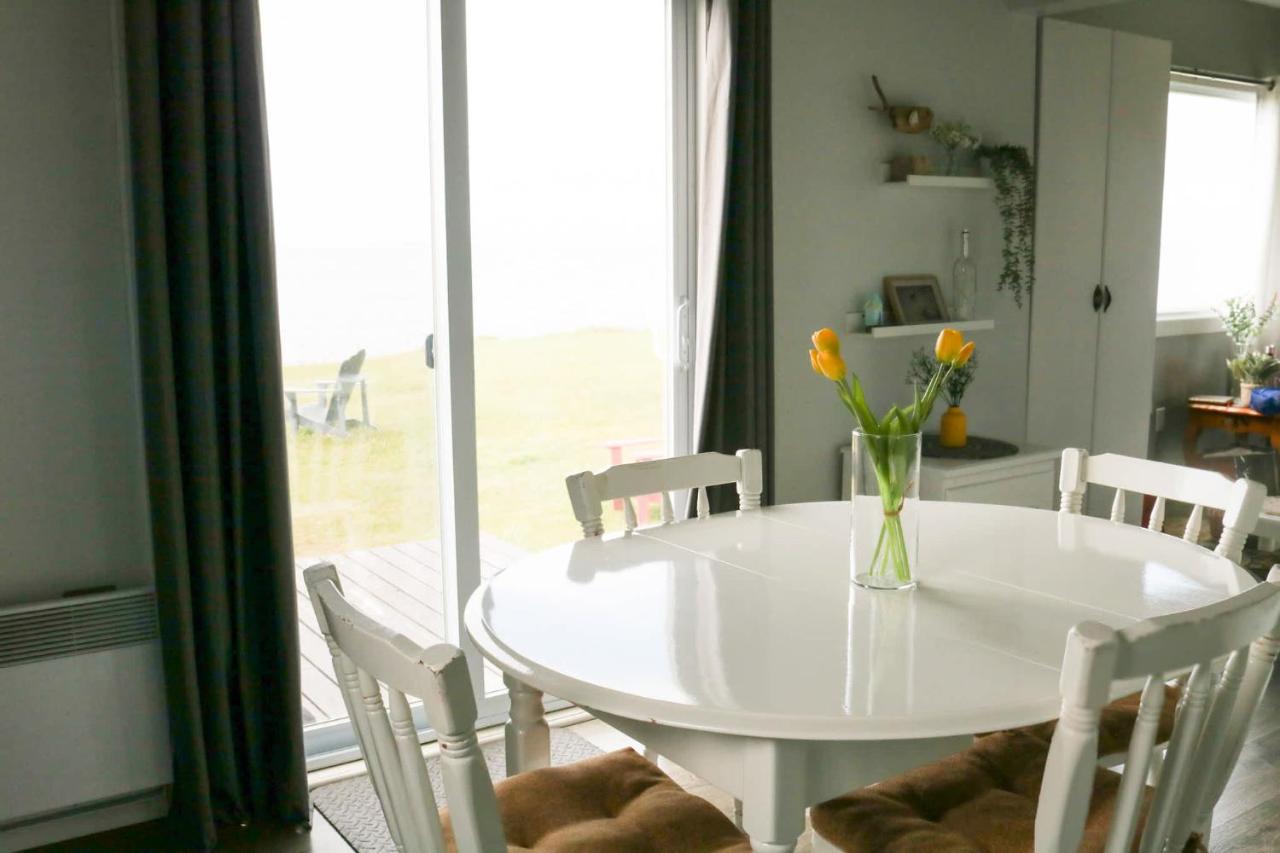 Coastal Charm Beach Nearby - Chalet Poirier - B&B Fatima