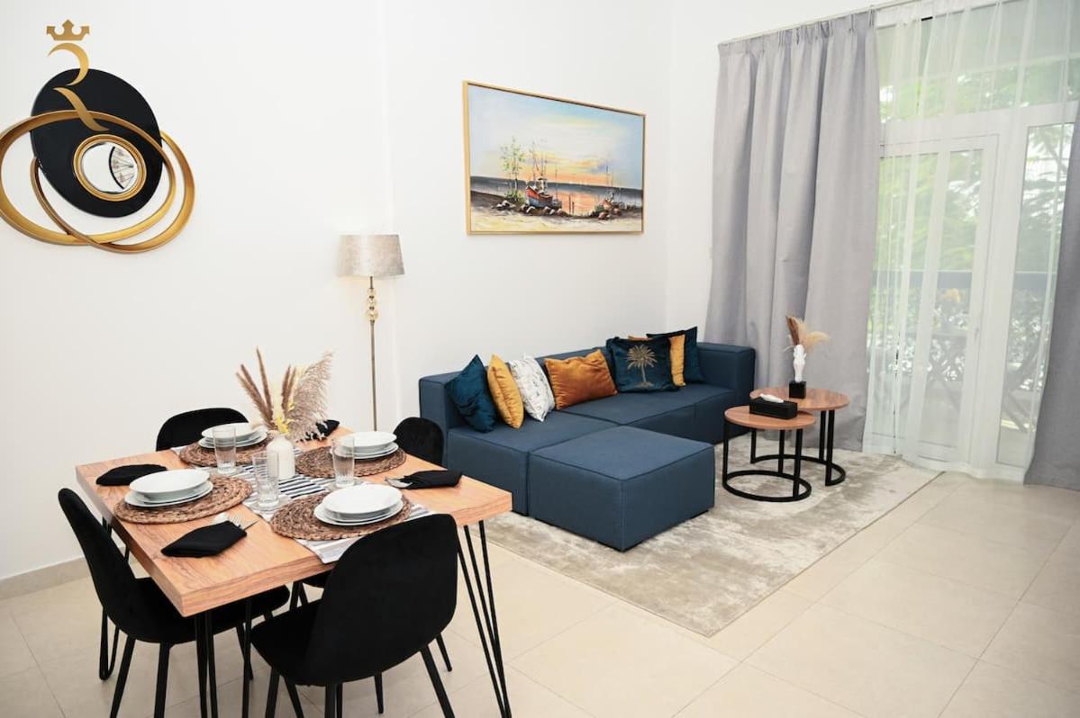 Supernova Haven 1BR - Peaceful Poolside Getaway Near Yas Mall & Marina - B&B