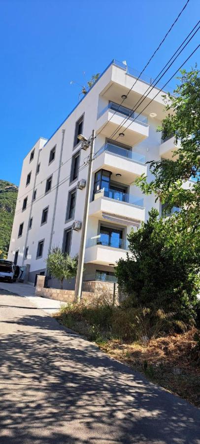 Penthouse Apartment mit Meerblick in der Bucht von Kotor - 400m bis zum Strand - B&B