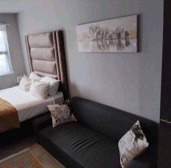 Circa Lynwood flats,unit 240,Menlyn - B&B