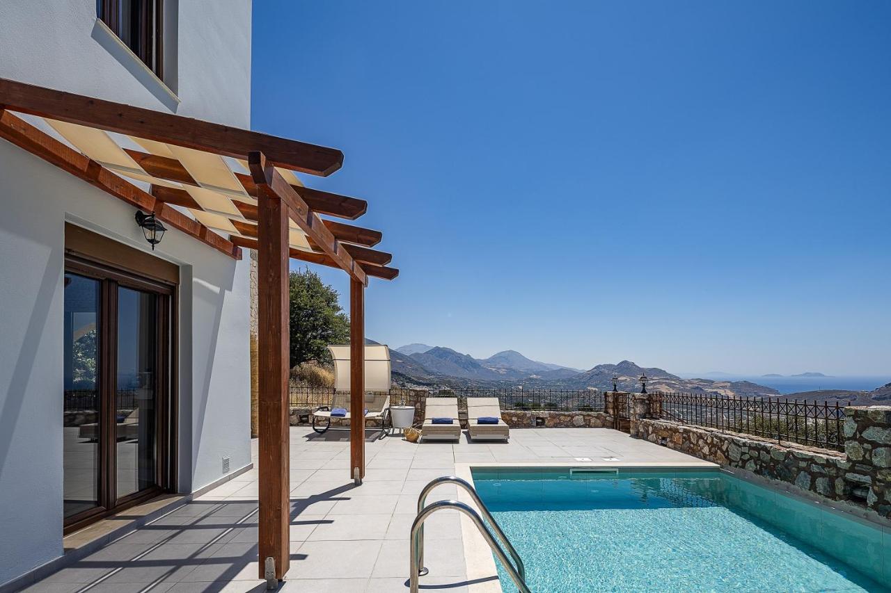Anastasia Villa, Libyan SeaViews with Heated Pool, By ThinkVilla - B&B Sellía