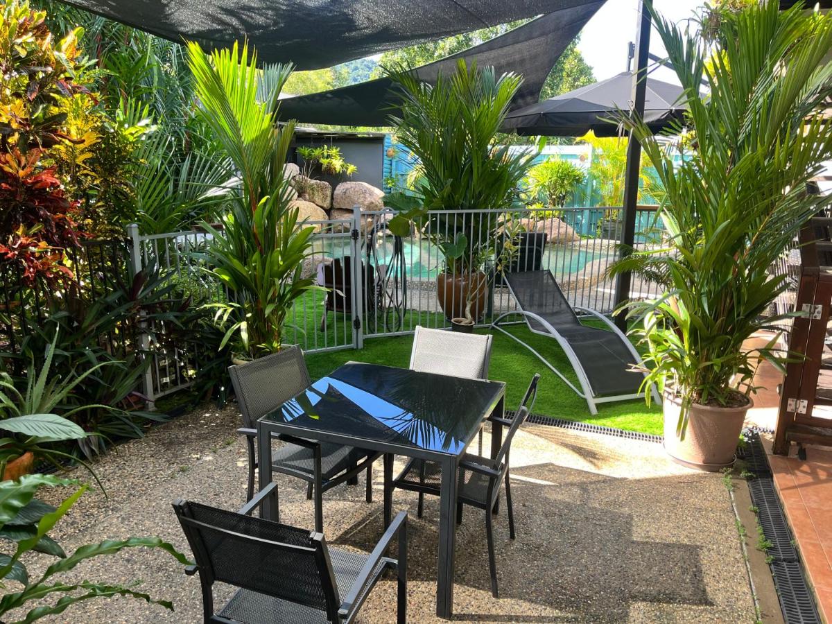 Oasis, in leafy Whitfield. - B&B