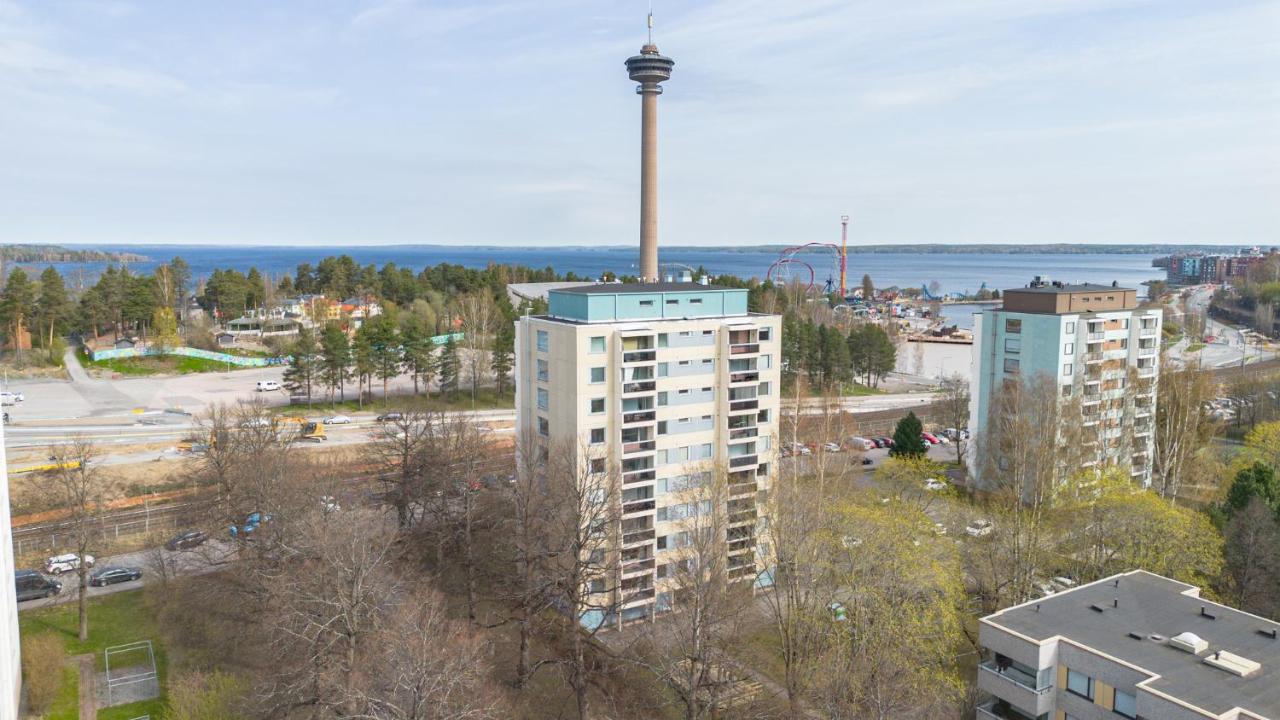 Big Apartment, 4 Bedrooms, Sauna, free parking - EV Charging - B&B