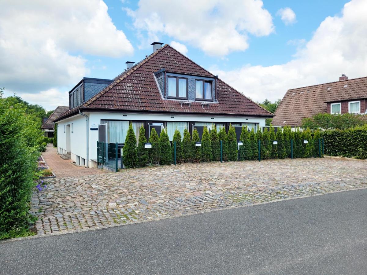 Strandnahe Ferienwohnung - sehr modern und hochwertig eingerichtet, inklusive Parkplatz, Gartenzugang und Fahrradunterstellmöglichkeit - Chambres d'hôtes Scharbeutz