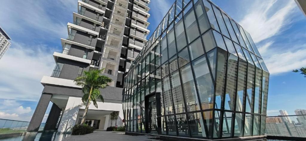 Urban Suites Georgetown Penang - Sea View & Georgetown View - High Floor - Exclusive & Cozy Stay - Bed and Breakfast George Town