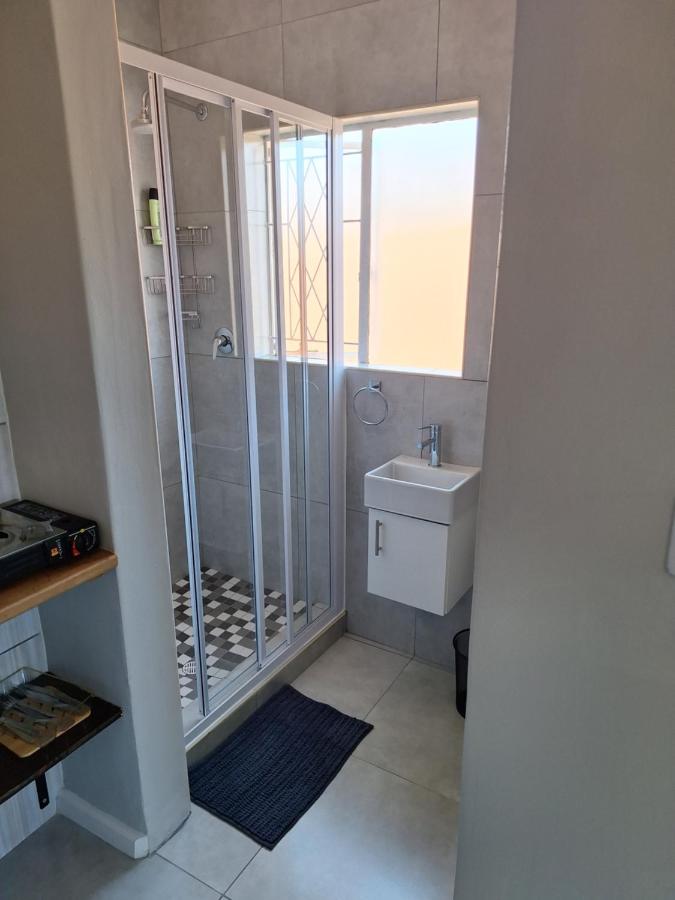 30 on Dijon room 1 - Ferienwohnung Port Elizabeth