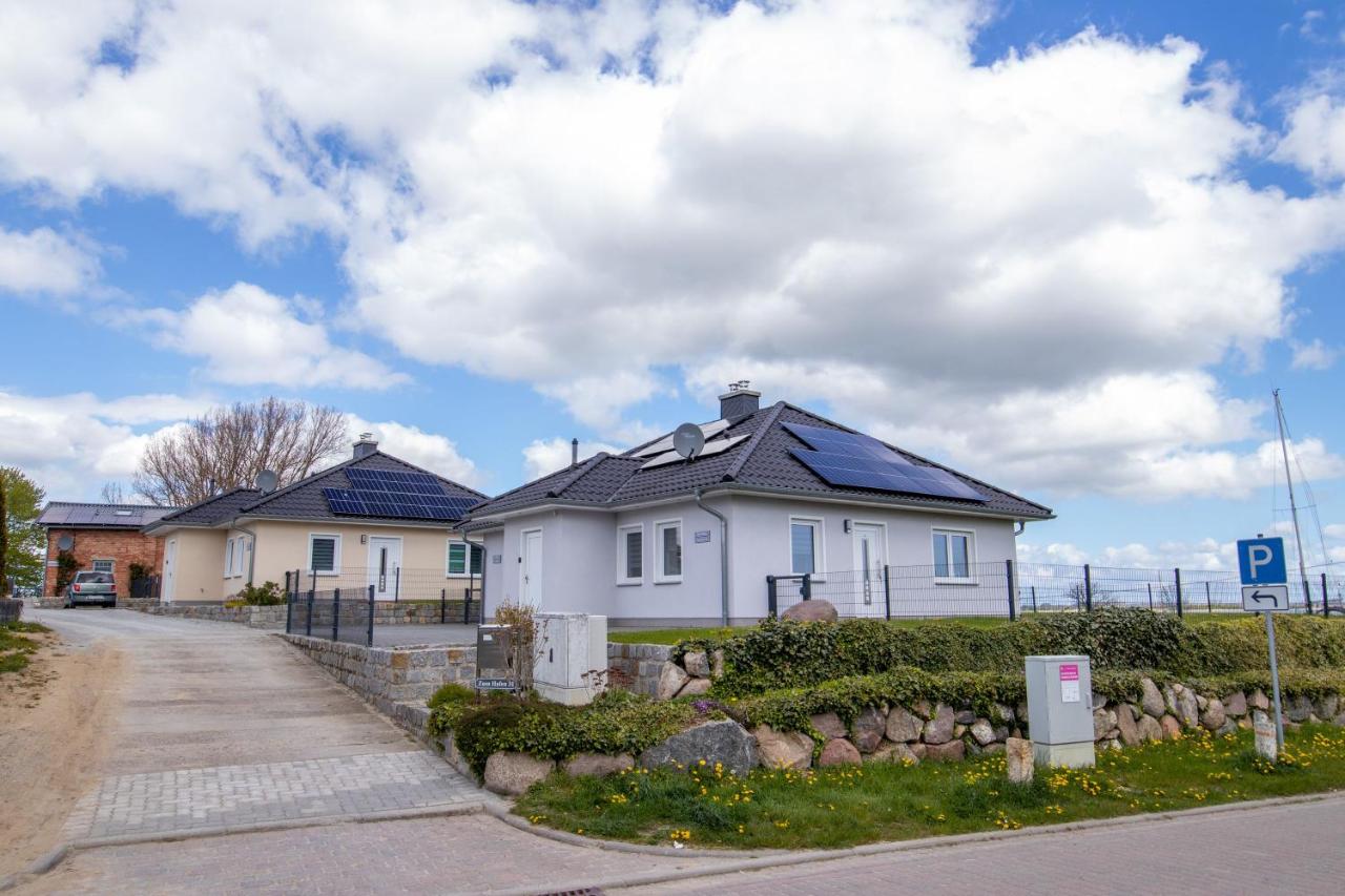 Ferienwohnungen am Hafen - B&B Stahlbrode