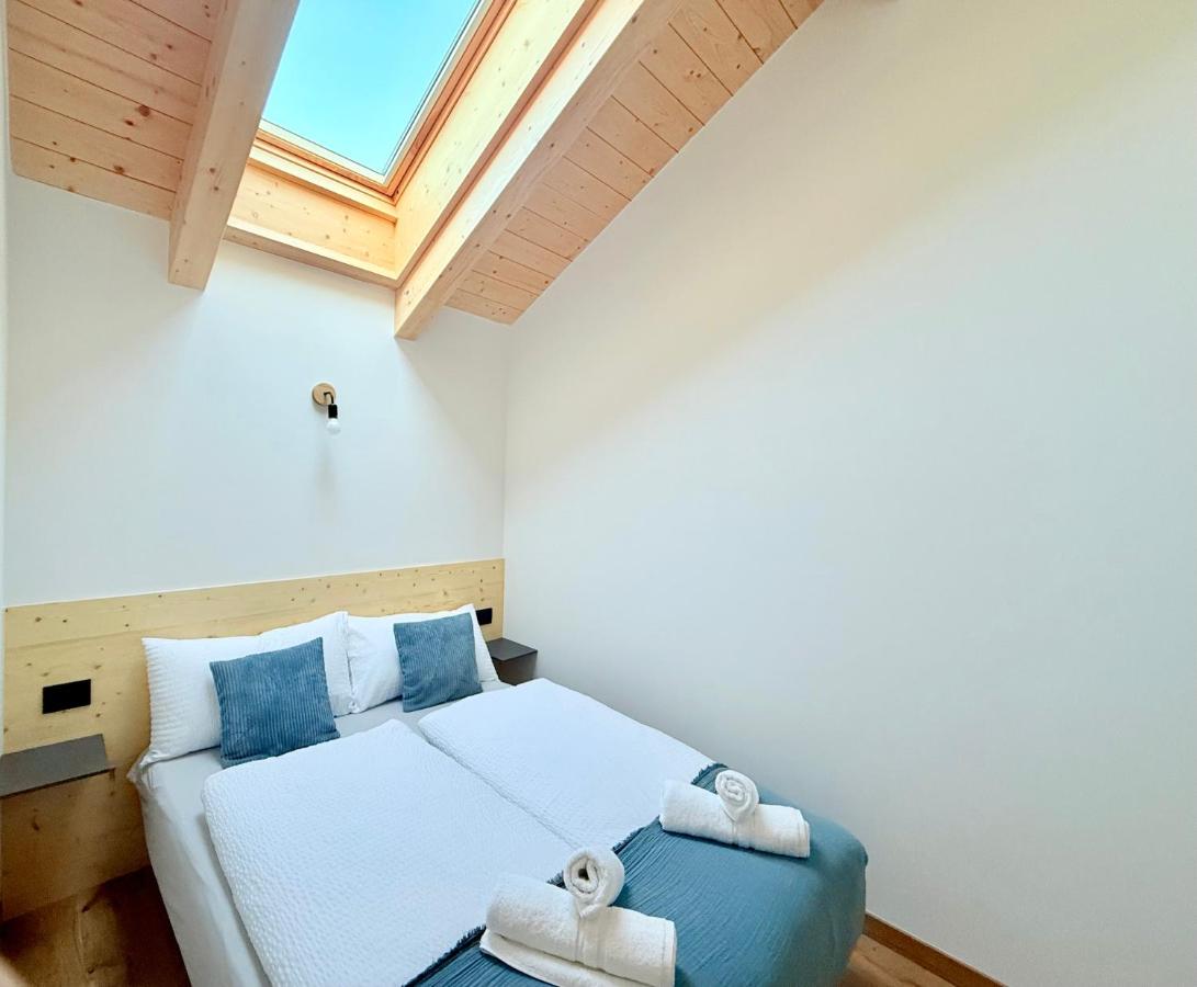 One-Bedroom Apartment with Balcony and Mountain View  