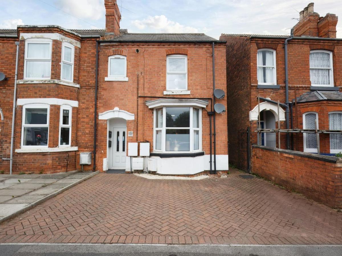 Inviting 2-Bed apartments - Perfect for Contractors & Business Travellers Parking - Wi-Fi - Netflix - B&B