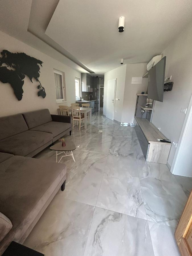 One-Bedroom Deluxe Apartment