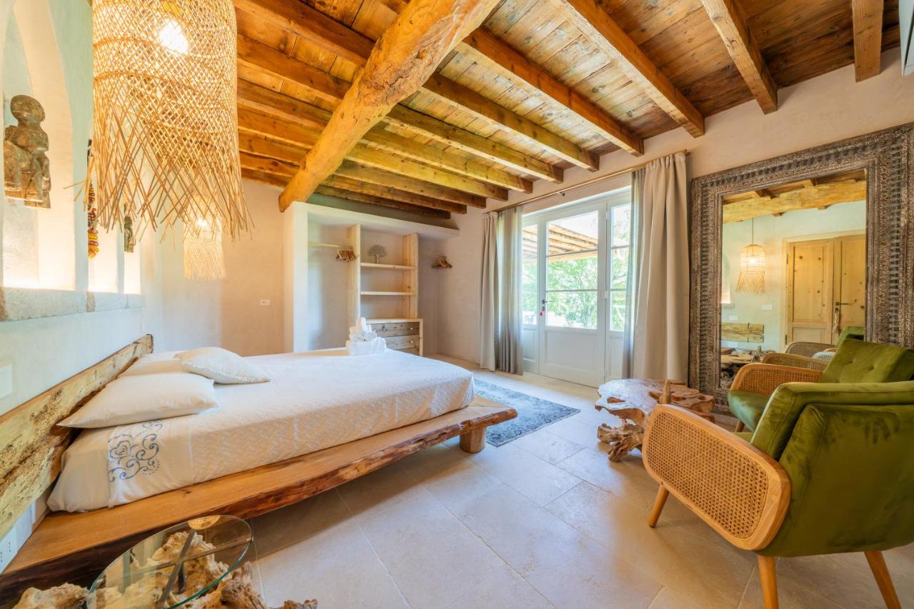One-Bedroom Deluxe Apartment