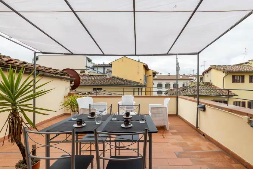 Appartamento con 2 Camere da Letto, Balcone e Terrazza
