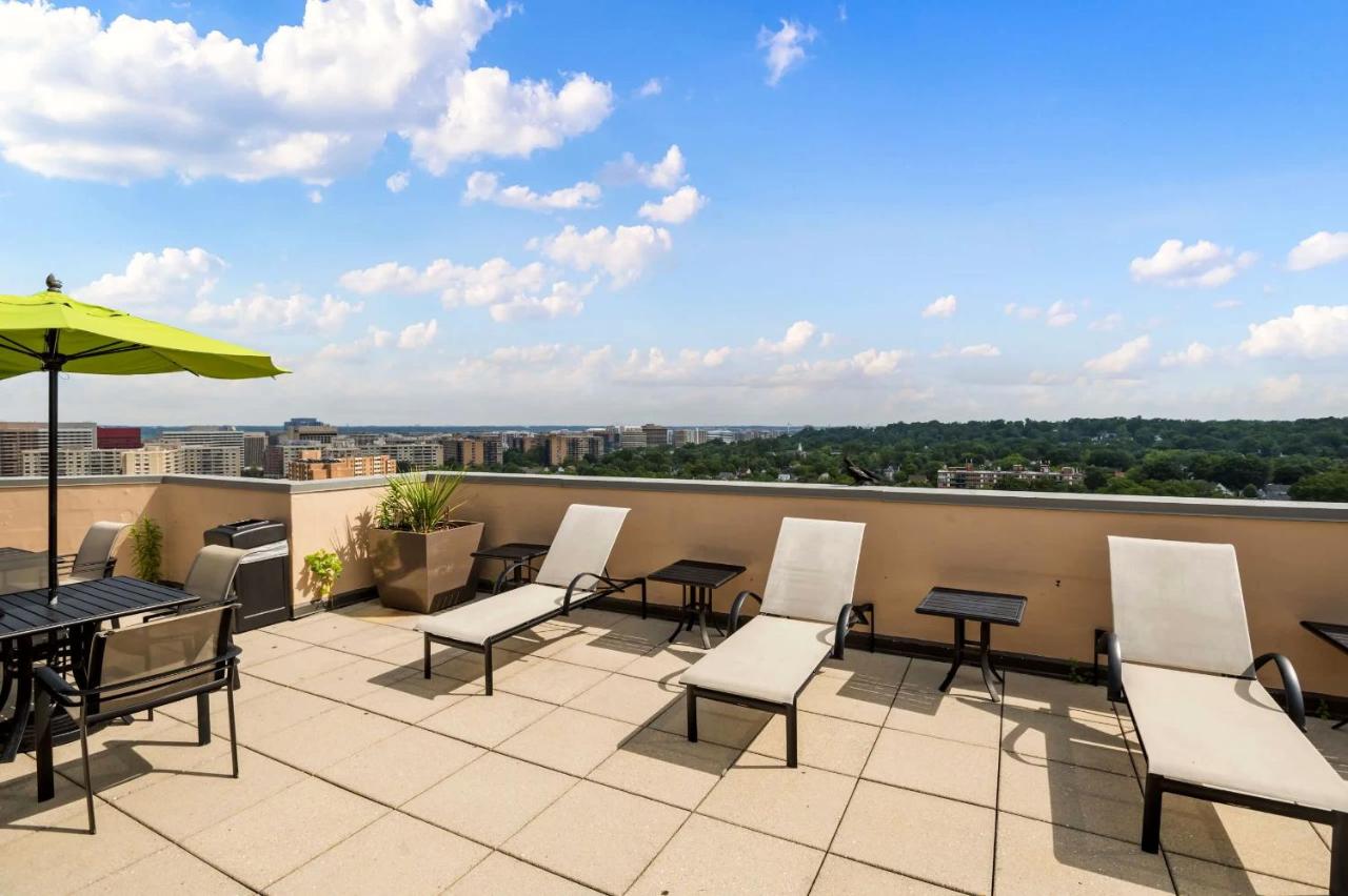 Contemporary Arlington Apartment Featuring City Views - B&B Arlington