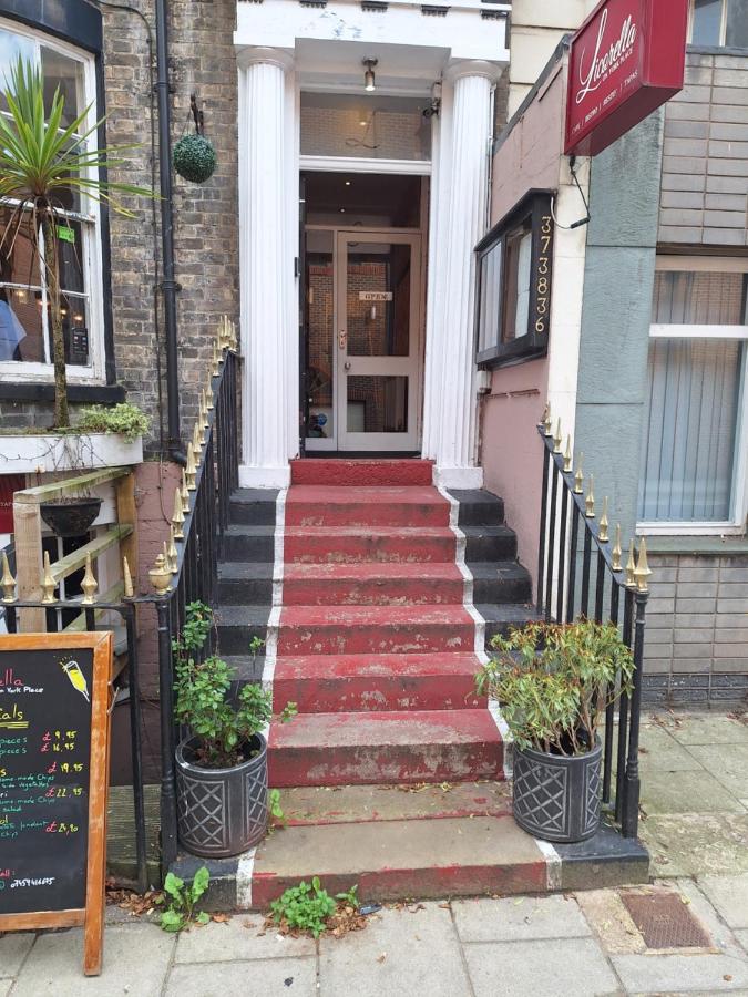 York Place Beautiful Apartment 5 Bedrooms Sleeps 9 - B&B
