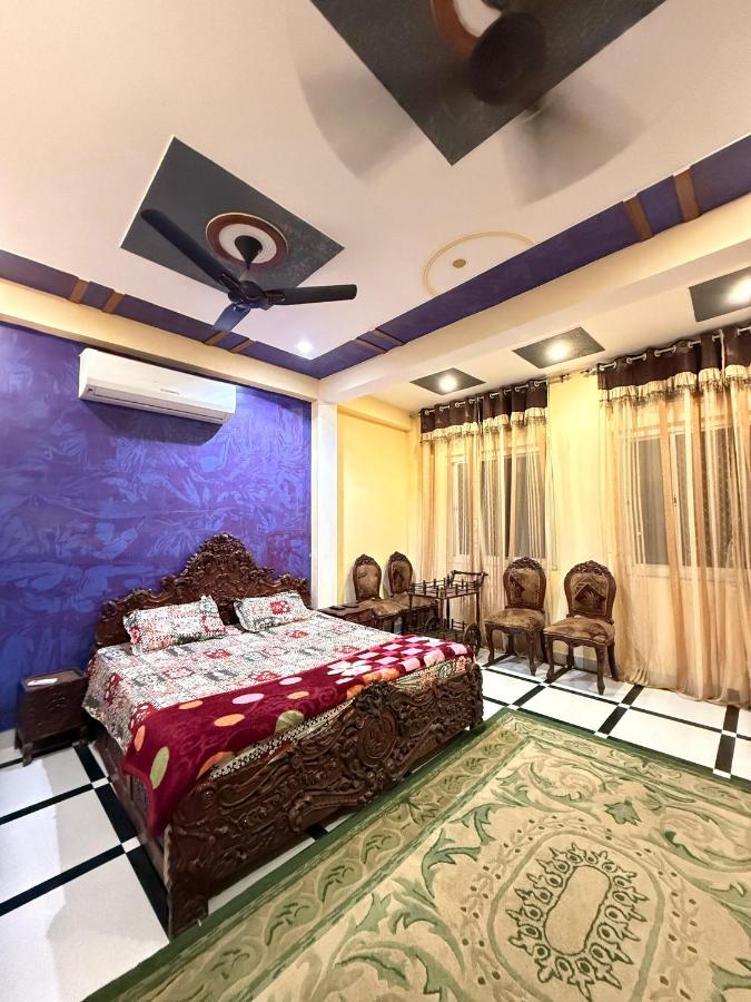 Queen Room with Shared Bathroom