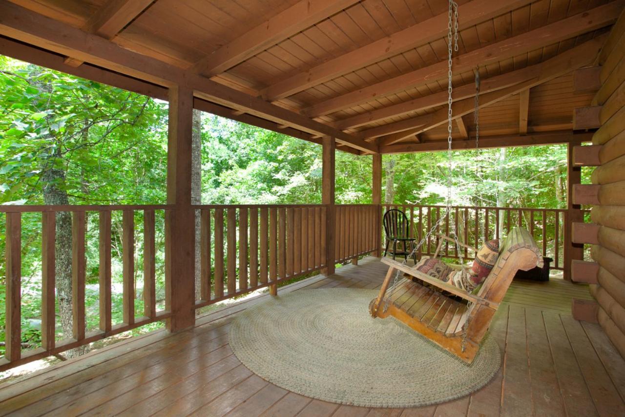 Jeremiahs Lodge Pet Friendly Grill Fireplace MORE - Bed and Breakfast Sevierville
