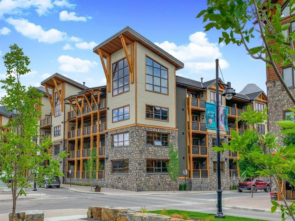 Spring Creek Penthouse by Canadian Rockies Vacation Rentals - Ferienwohnung Canmore
