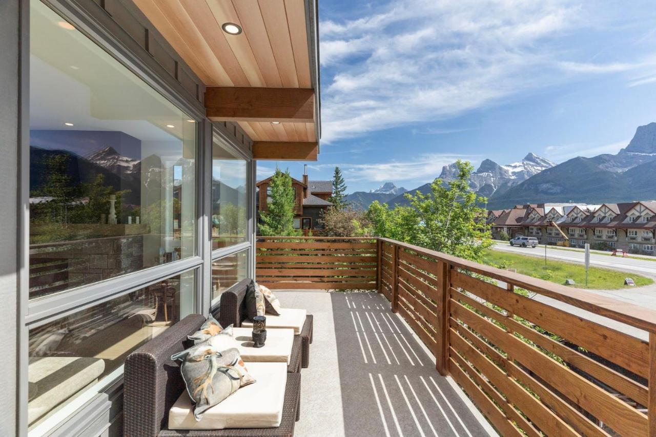 Luxe Retreat by Canadian Rockies Vacation Rentals - B&B Canmore