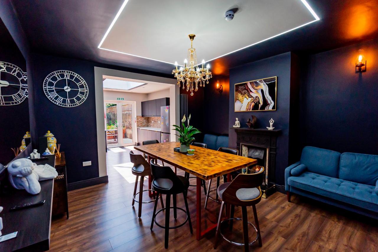 London Heathrow Home-A Home in a Hotel style - B&B