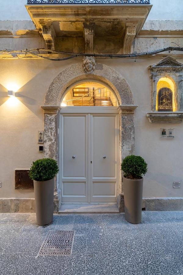 La Dimora di San Nicola Ortigia Boutique Apartments - Terrace & Jacuzzi Access - Bed and Breakfast Syracuse