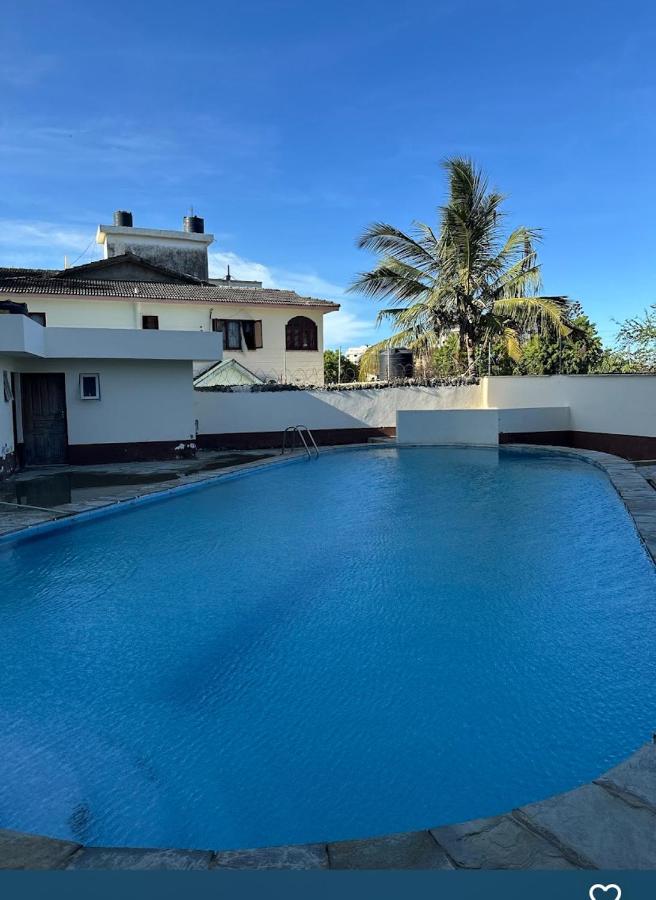 Samawati All Ensuite Apartment with Pool and SeaView - B&B Mombasa