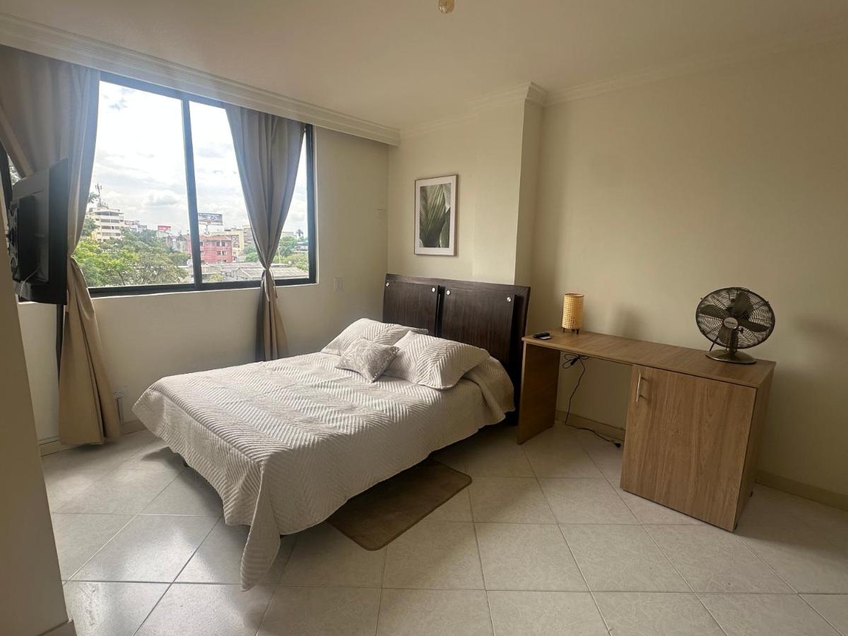 Gran habitación con terraza - B&B Cali