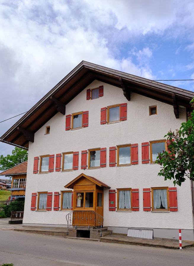 Ferienwohnung Am Dorfbrunnen - B&B Wertach