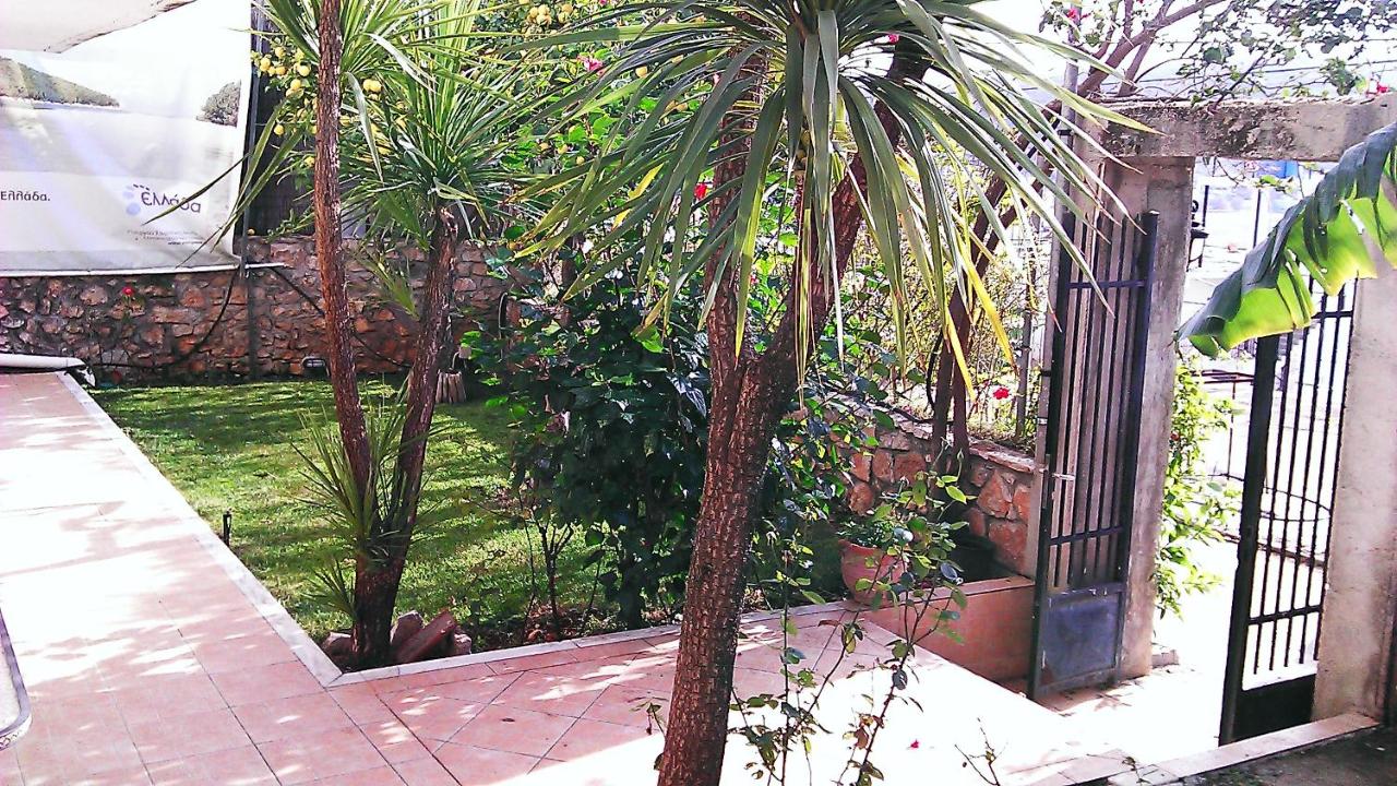 Aris Rooms - B&B Himarë