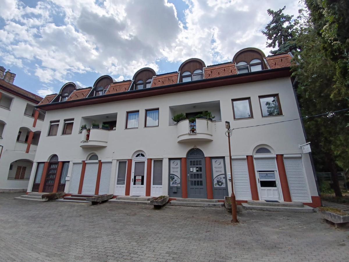 City Lights Apartman - Ferienwohnung Keszthely