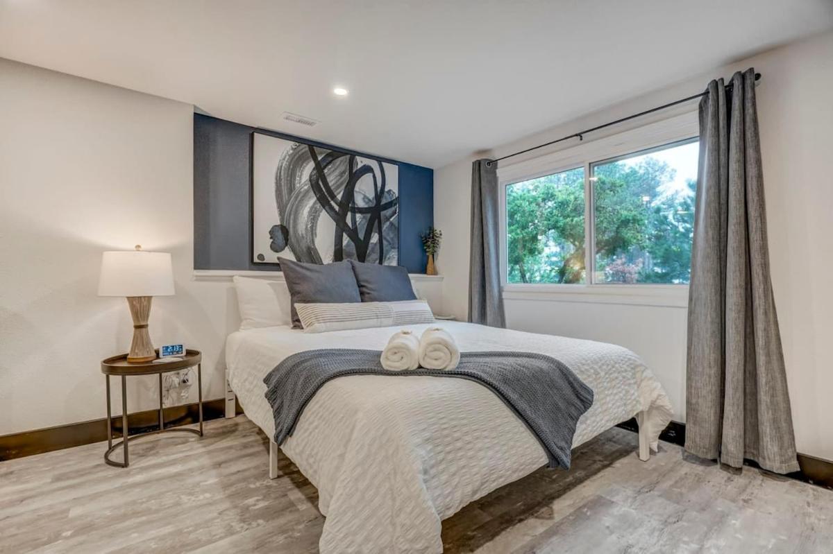 Oak Hills Loft King Workspace w Scenic Views - B&B Monument