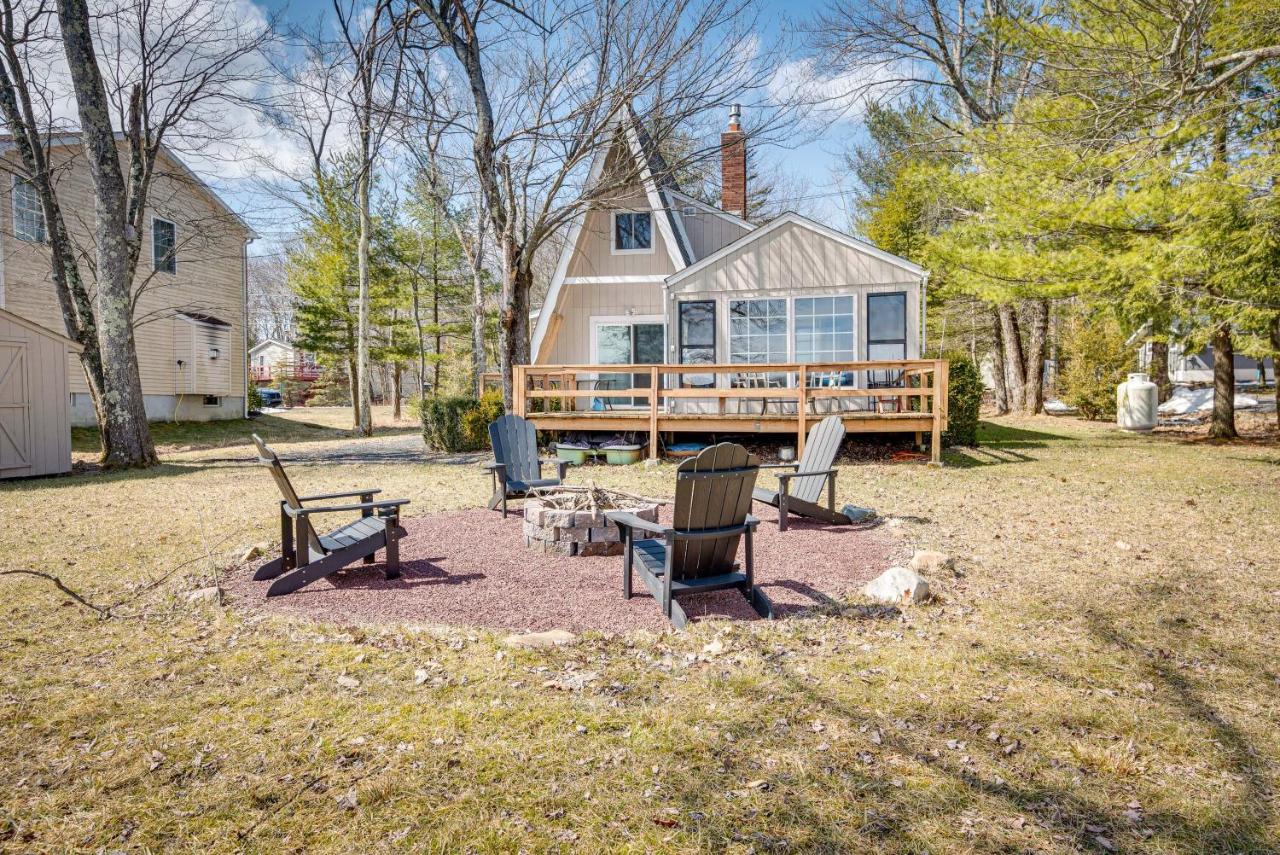 Dock and Sunroom Waterfront Home Near Kalahari! - Chambres d’hôtes Pocono Summit