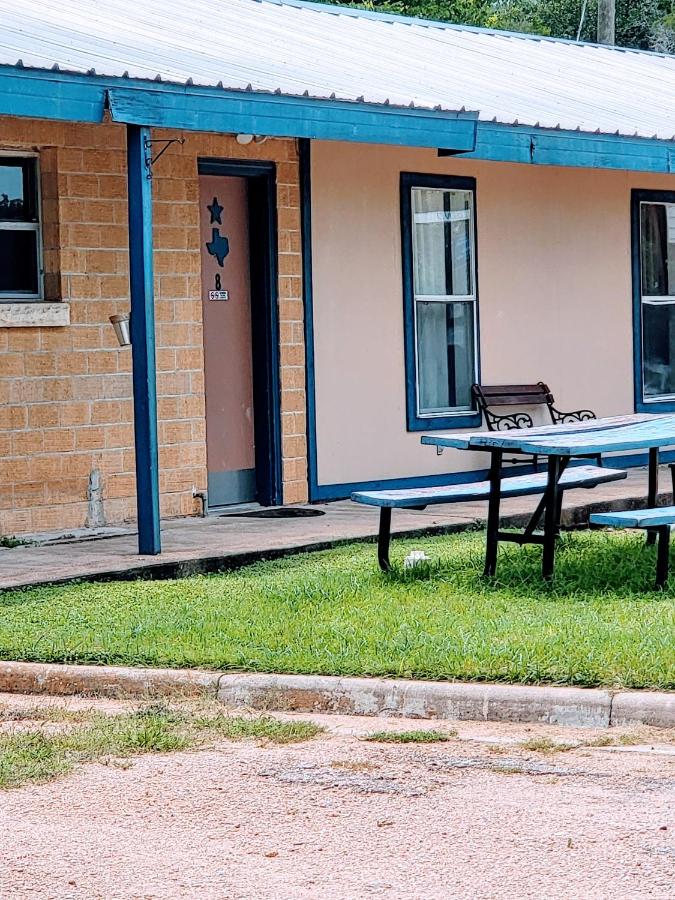 Hill Country Lodge and Mini Storages - B&B Buchanan Dam