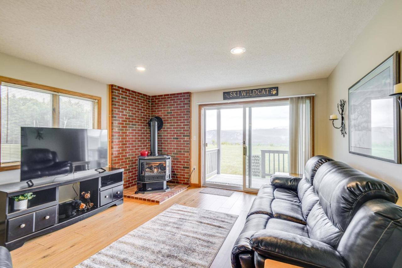 Bartlett Condo with Mountain View and Outdoor Pool! - B&B