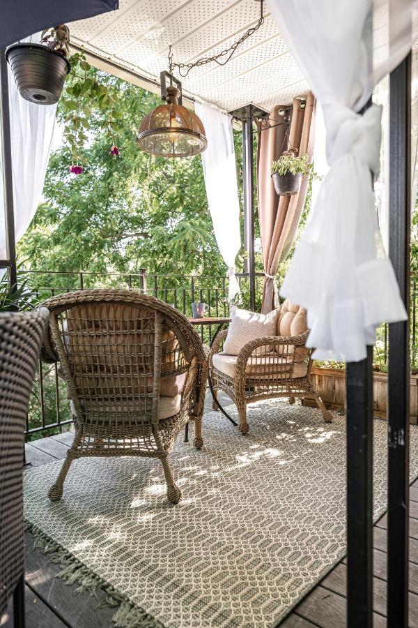 Glyn Rhosyn Balcony Riverview - B&B