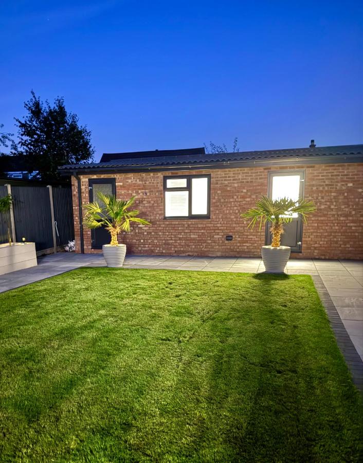 Stylish modern Guest house - B&B Bedford
