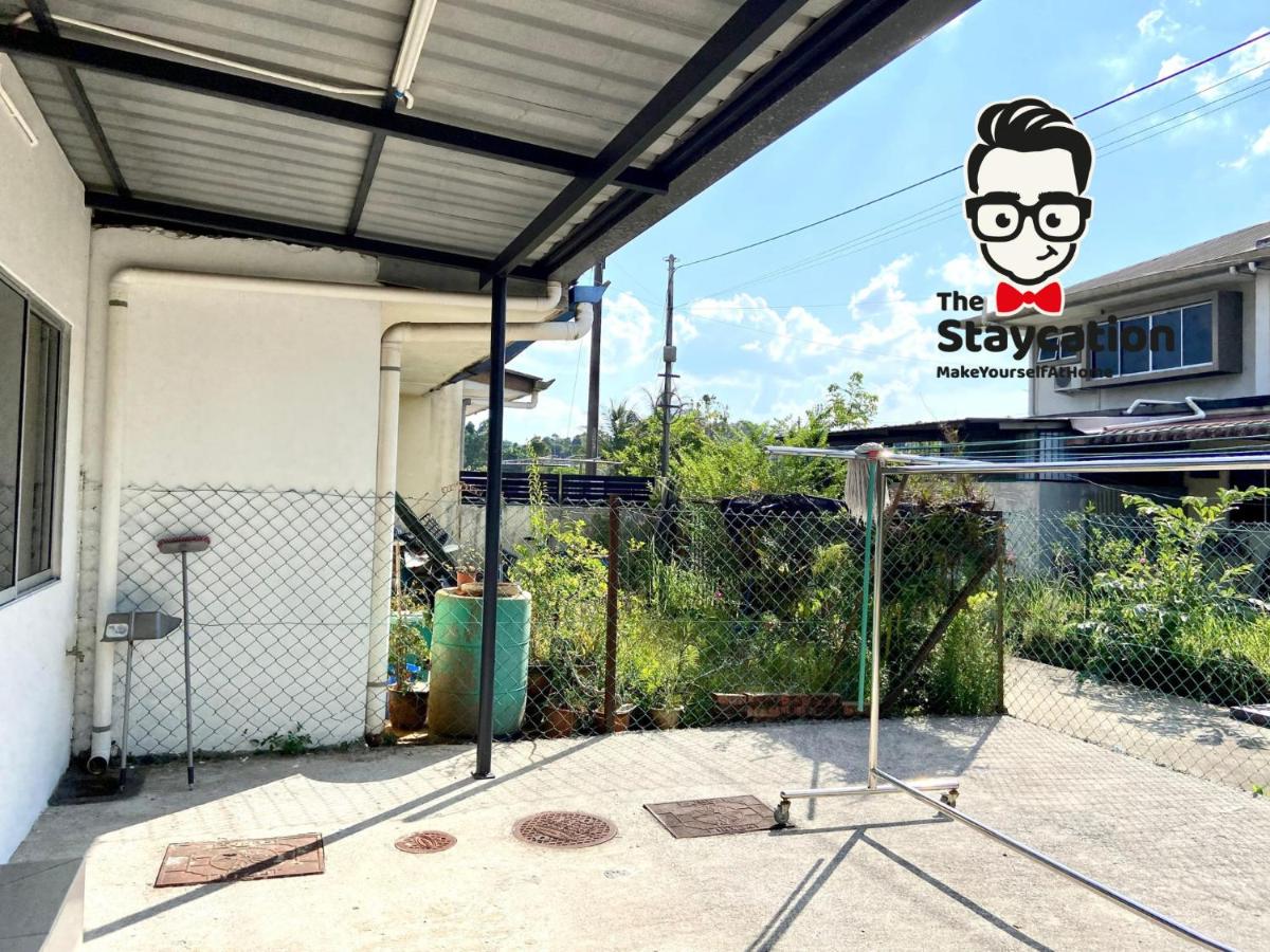Staycation Homestay 15 Kch City Mall Landed House - Chambres d'hôtes Kuching
