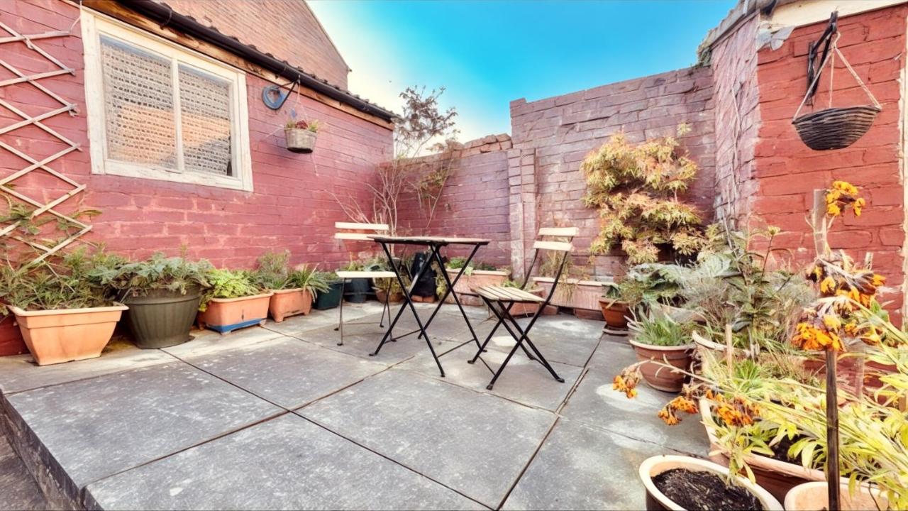 Homely Monthly Stay in Chesterfield for Families and Contractors with Good Transport Links - B&B Chesterfield