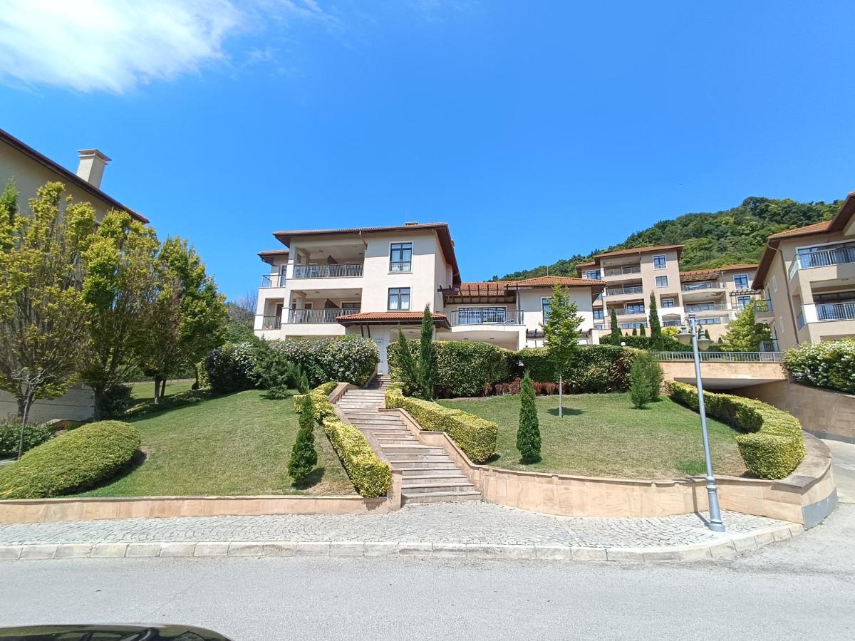 Thracian cliffs Апартамент Голф холидей - B&B Kavarna