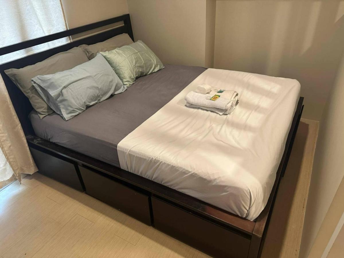 Condo Unit with Balcony Avida IT Park - B&B