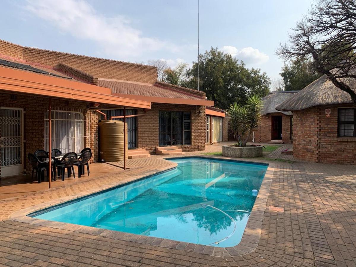 Vaal Triangle Guest House - Bed and Breakfast Vanderbijlpark