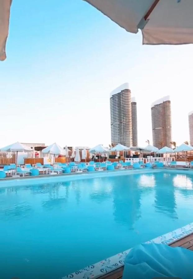شقة فخمه متميزه بقلب العلمين الجديده شامل دخول الشاطىء والمسبح - Chambres d’hôtes El-Alamein