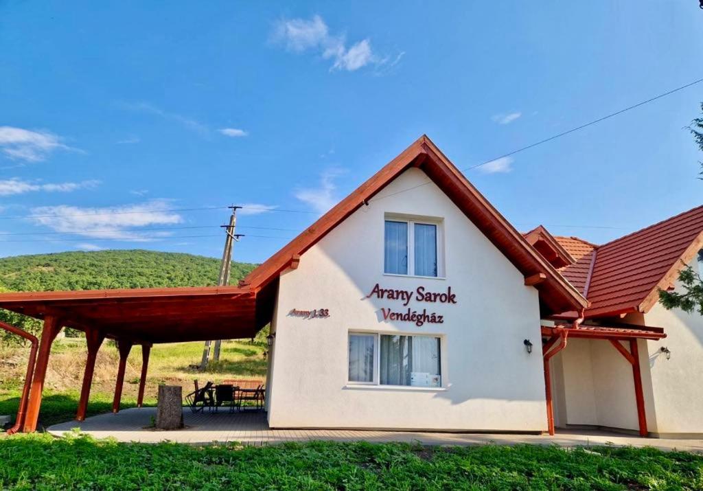 Arany Sarok Vendégház - B&B Kisgyőr