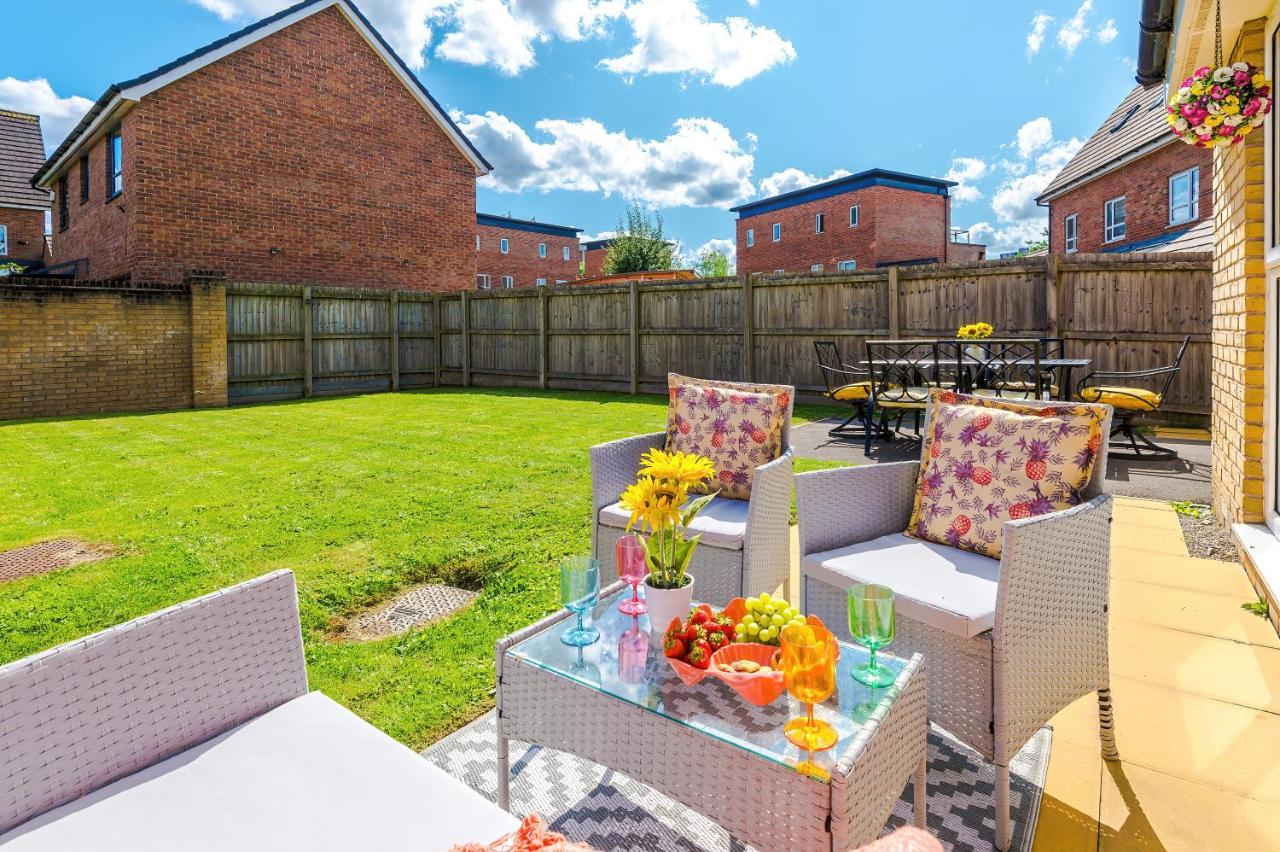 Perfect Riverside Home by 53 Degrees Property in Manchester with Garden & FREE Parking - Chambres d’hôtes Manchester